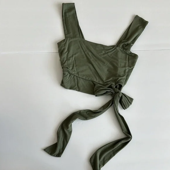 2 Final Touch Crop Tops with Side Knot Sz SM - Picture 7 of 9